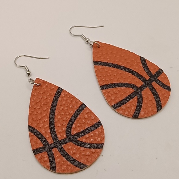 BASKETBALL 🏀 EARRINGS - Picture 3 of 8